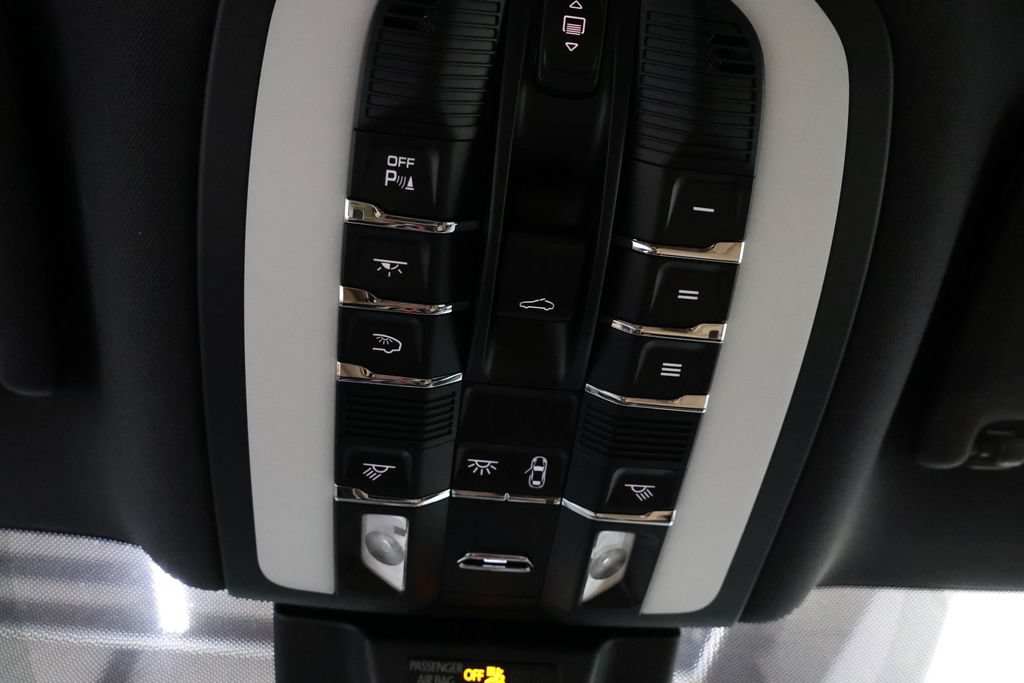 Used 2025 Porsche Macan S AWD/4WD image 76