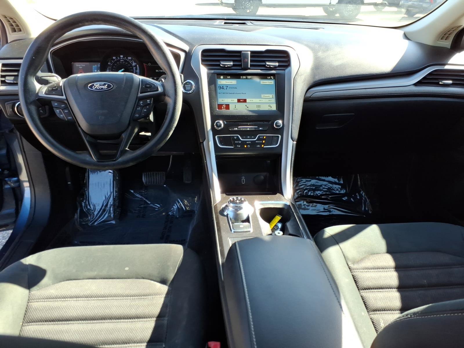 Used 2018 Ford Fusion SE w/ Fusion SE Technology Package FWD image 14