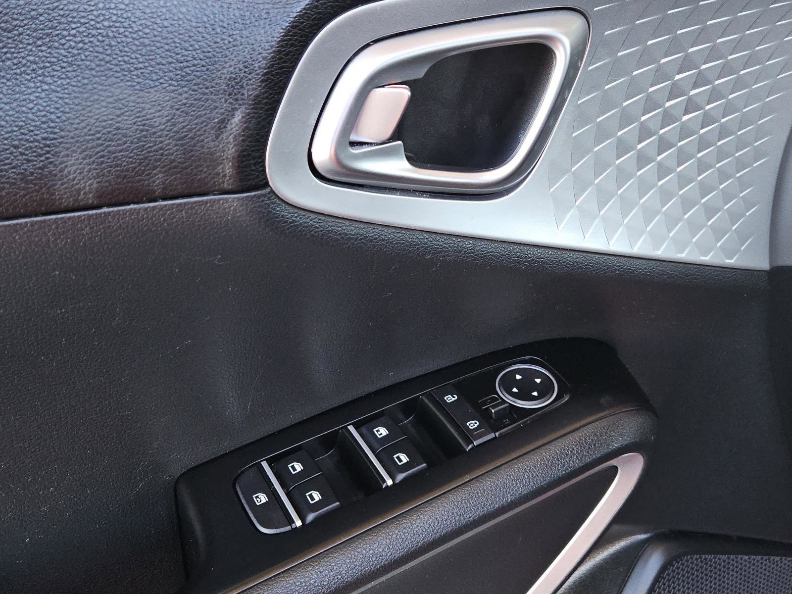 Used 2023 Kia Soul LX w/ LX Technology Package image 24