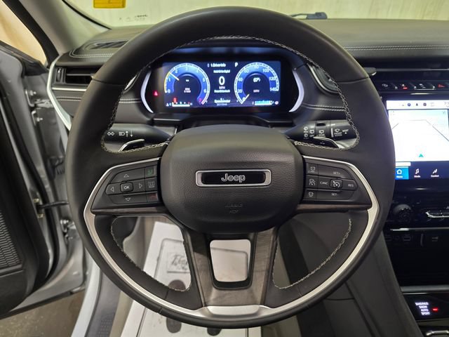 Used 2023 Jeep Grand Cherokee Limited AWD/4WD image 18