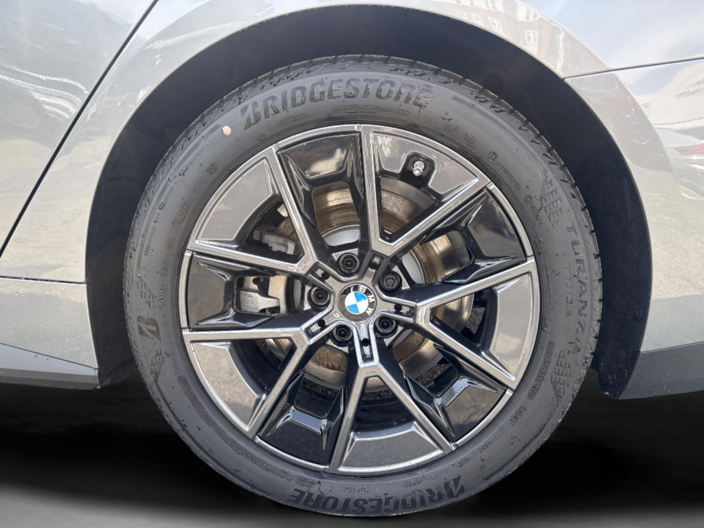 New 2026 BMW i4 eDrive40 w/ Parking Assistance Package RWD image 34