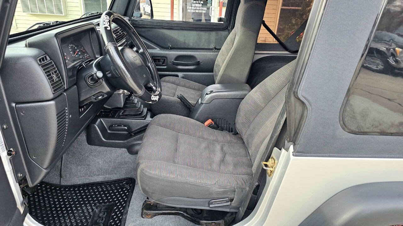 Used 2004 Jeep Wrangler SE image 11