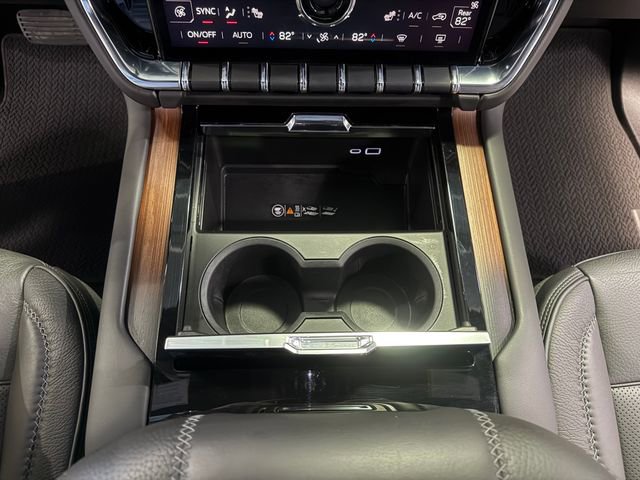 Used 2025 GMC Yukon Denali RWD image 23