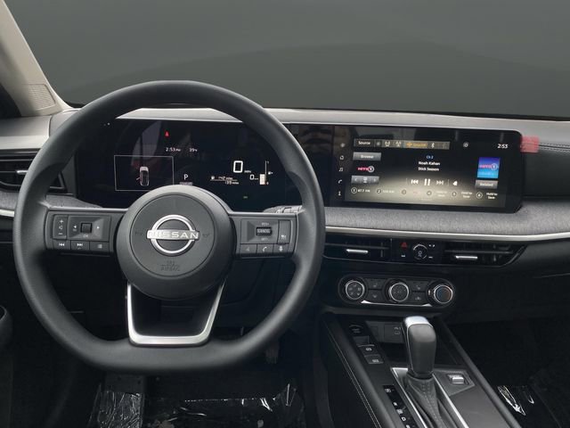 Used 2025 Nissan Kicks SV w/ SV Premium Package image 5