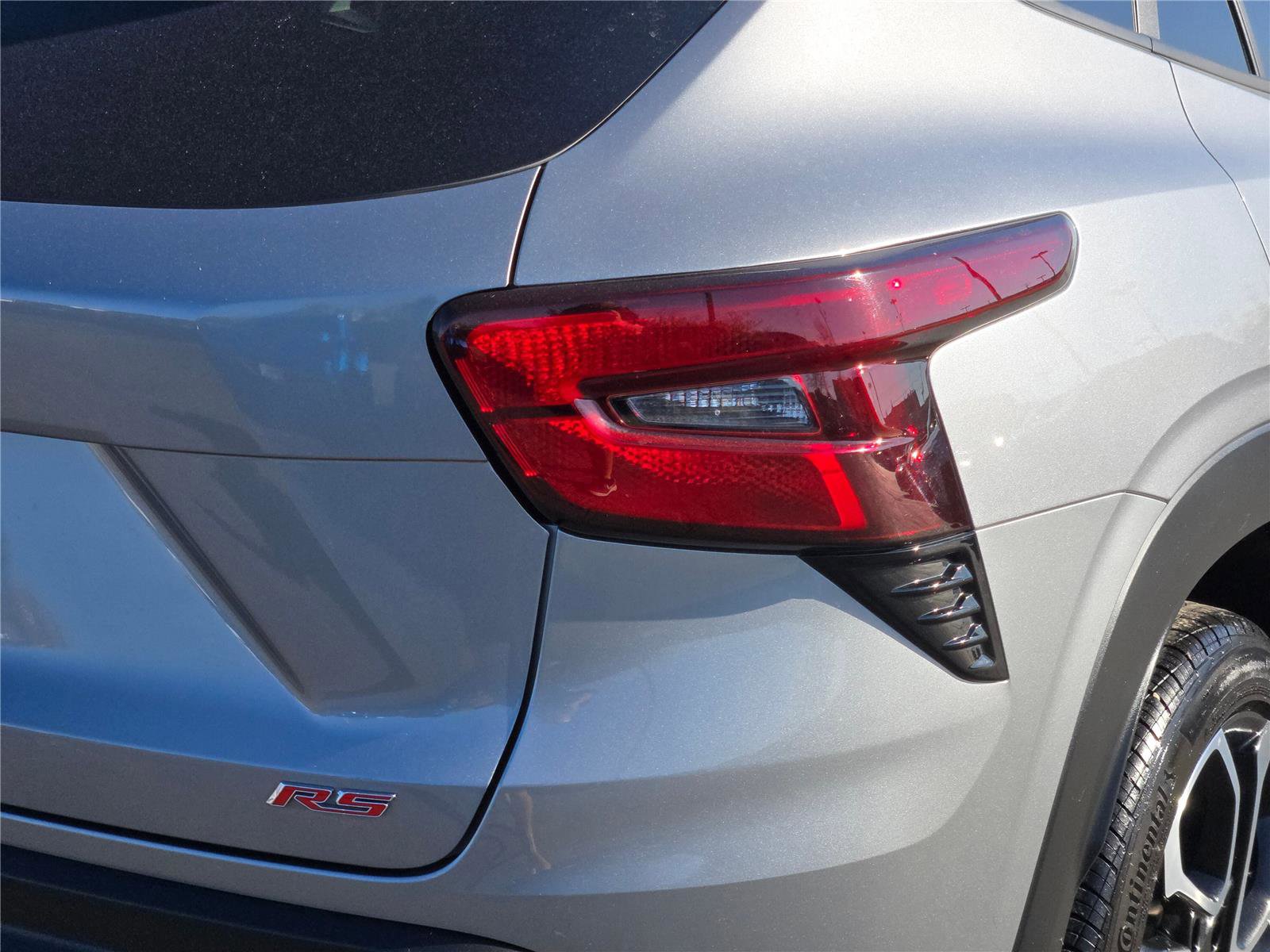 Used 2024 Chevrolet Trax RS w/ Sunroof Package image 13