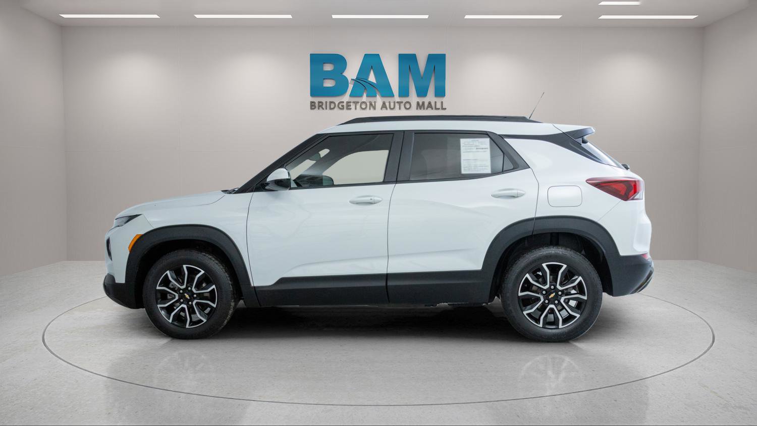Used 2021 Chevrolet TrailBlazer ACTIV w/ Convenience Package FWD image 4