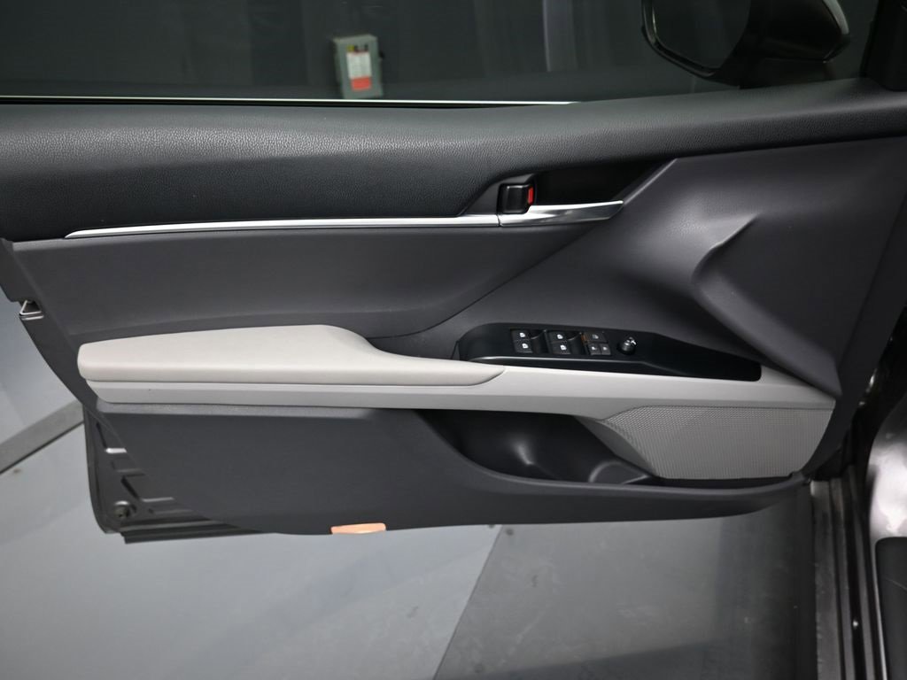 Certified 2018 Toyota Camry LE image 11