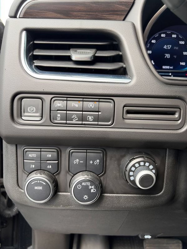Used 2023 Chevrolet Tahoe Z71 w/ Luxury Package AWD/4WD image 19
