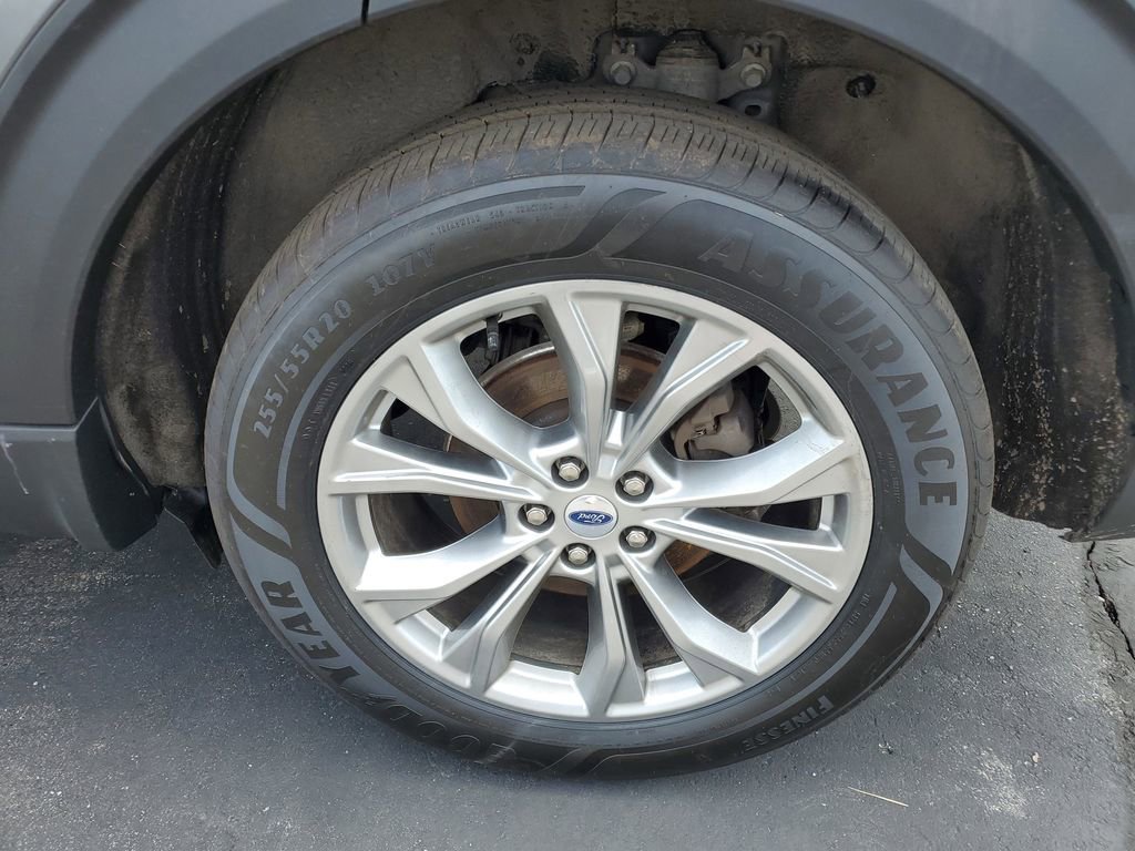 Used 2023 Ford Explorer XLT w/ Equipment Group 202A AWD/4WD image 36