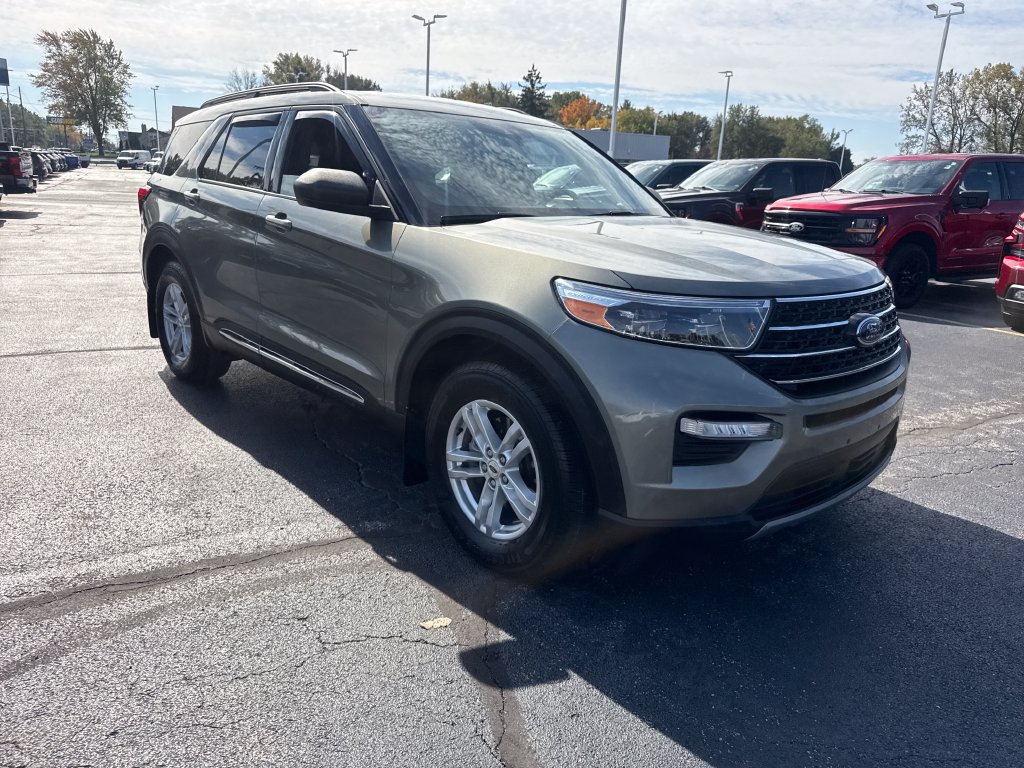 Used 2020 Ford Explorer XLT w/ Equipment Group 202A AWD/4WD image 4