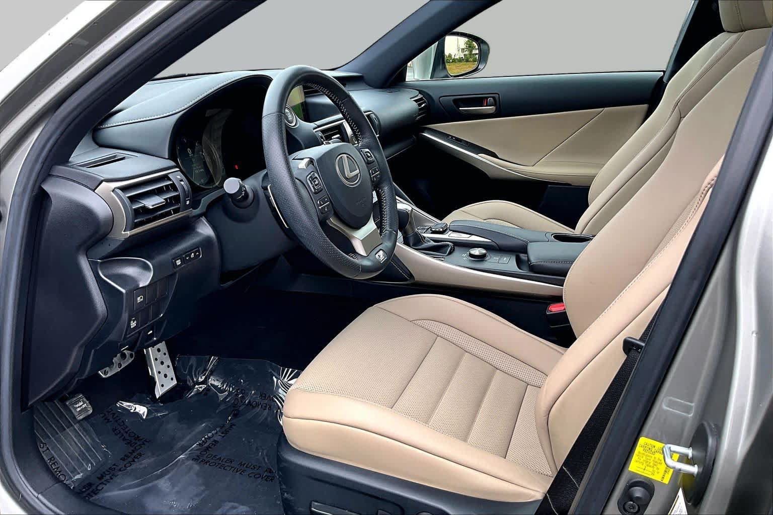 Used 2019 Lexus IS 300 F Sport w/ F Sport Package AWD/4WD image 18