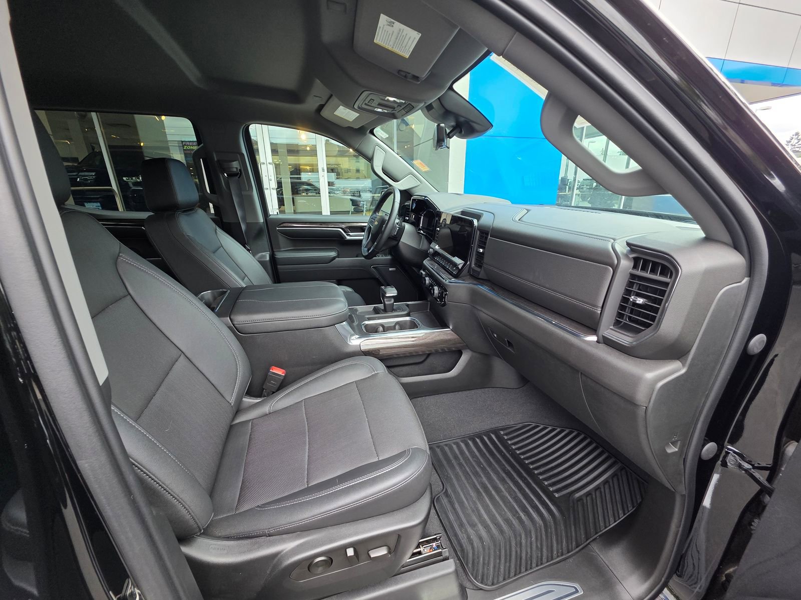 Used 2023 Chevrolet Silverado 1500 LTZ w/ Technology Package AWD/4WD image 15