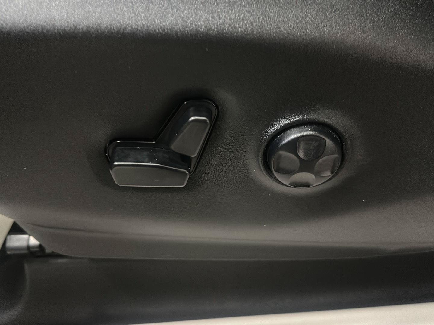 Used 2019 Chrysler Pacifica Touring Plus w/ Advanced Safetytec Group FWD image 16
