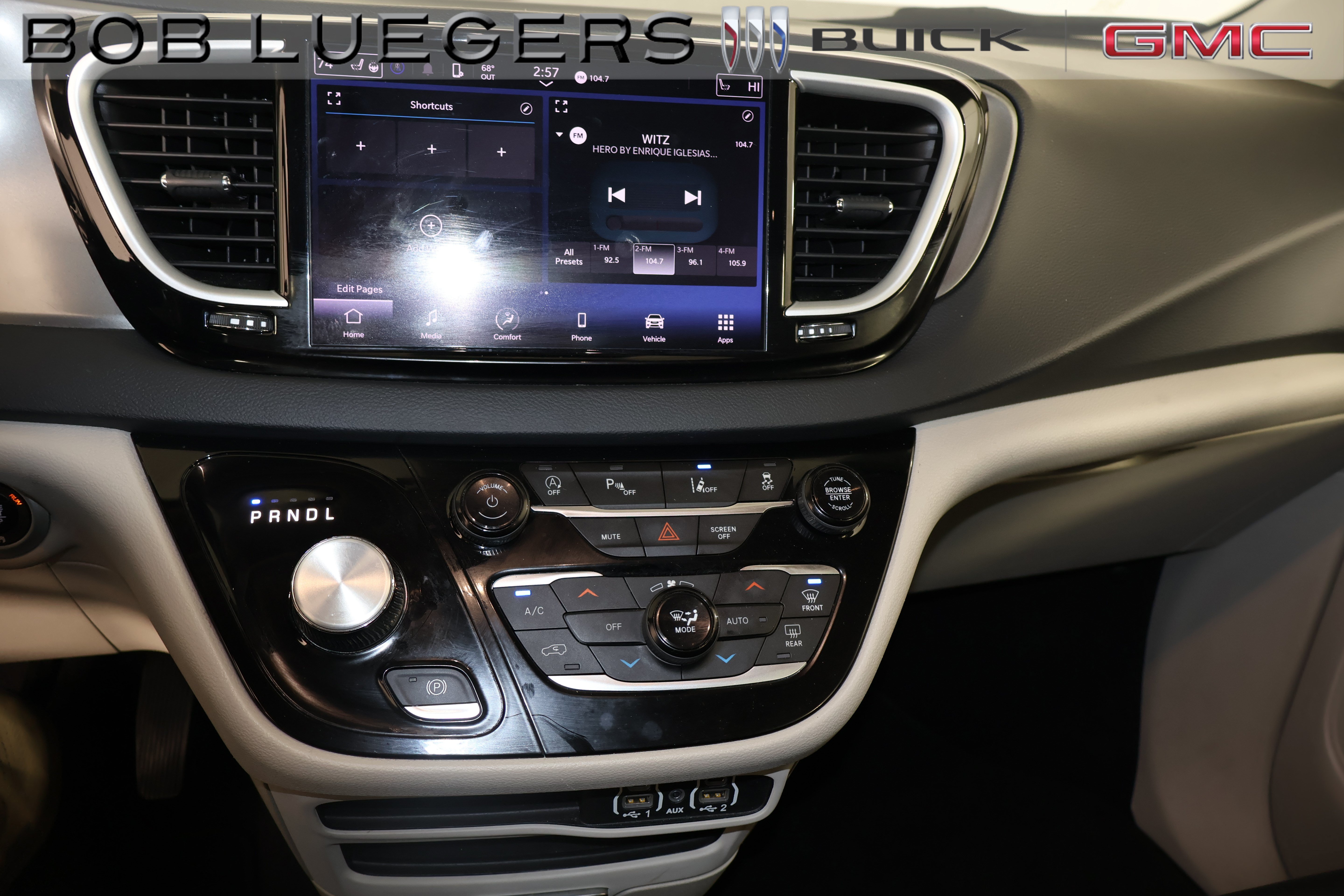 Used 2023 Chrysler Pacifica Touring-L FWD image 21