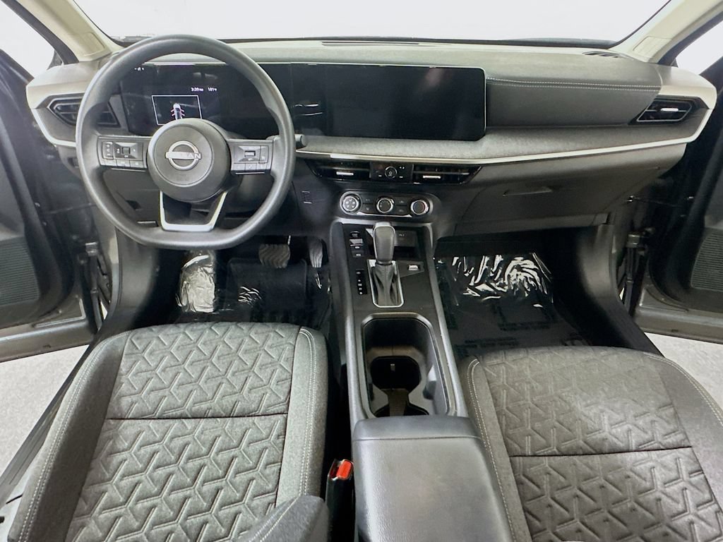Used 2025 Nissan Kicks SV FWD image 16