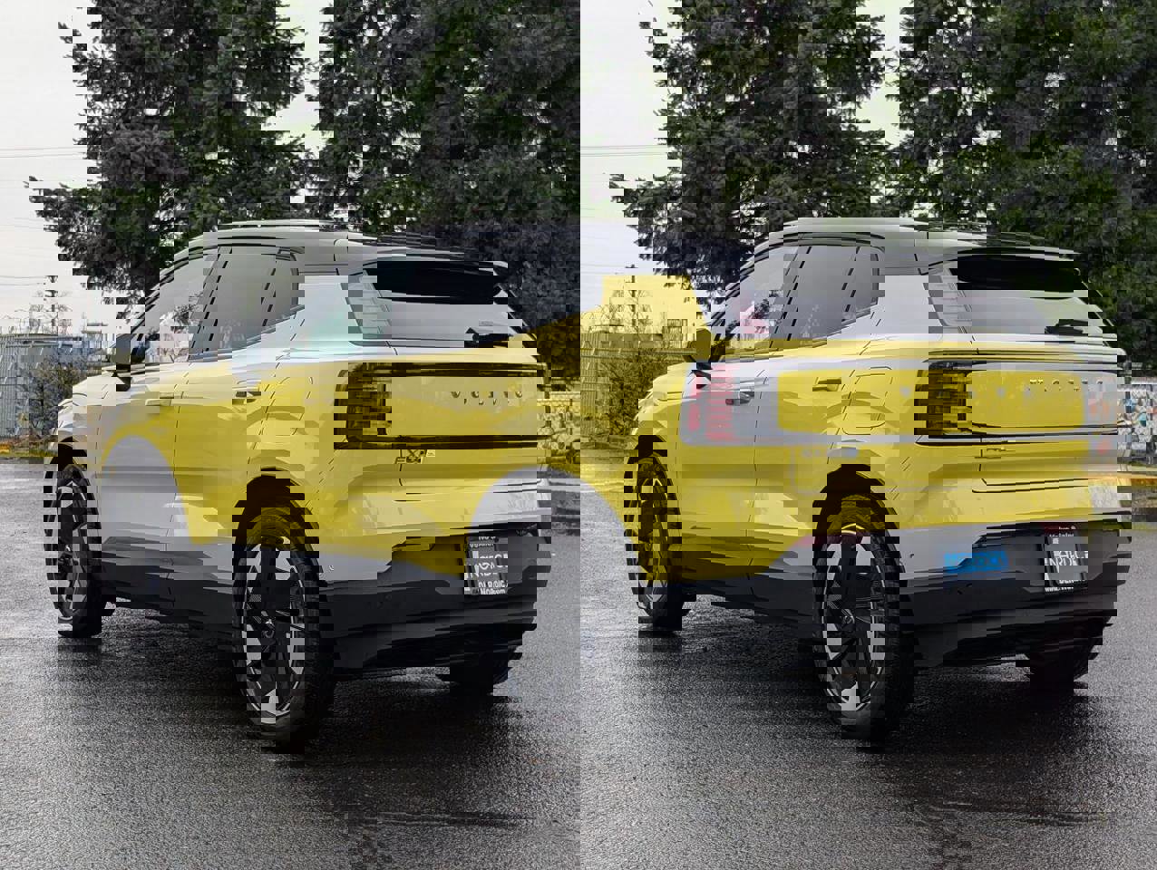 Used 2025 Volvo EX30 Ultra w/ Climate Package image 5