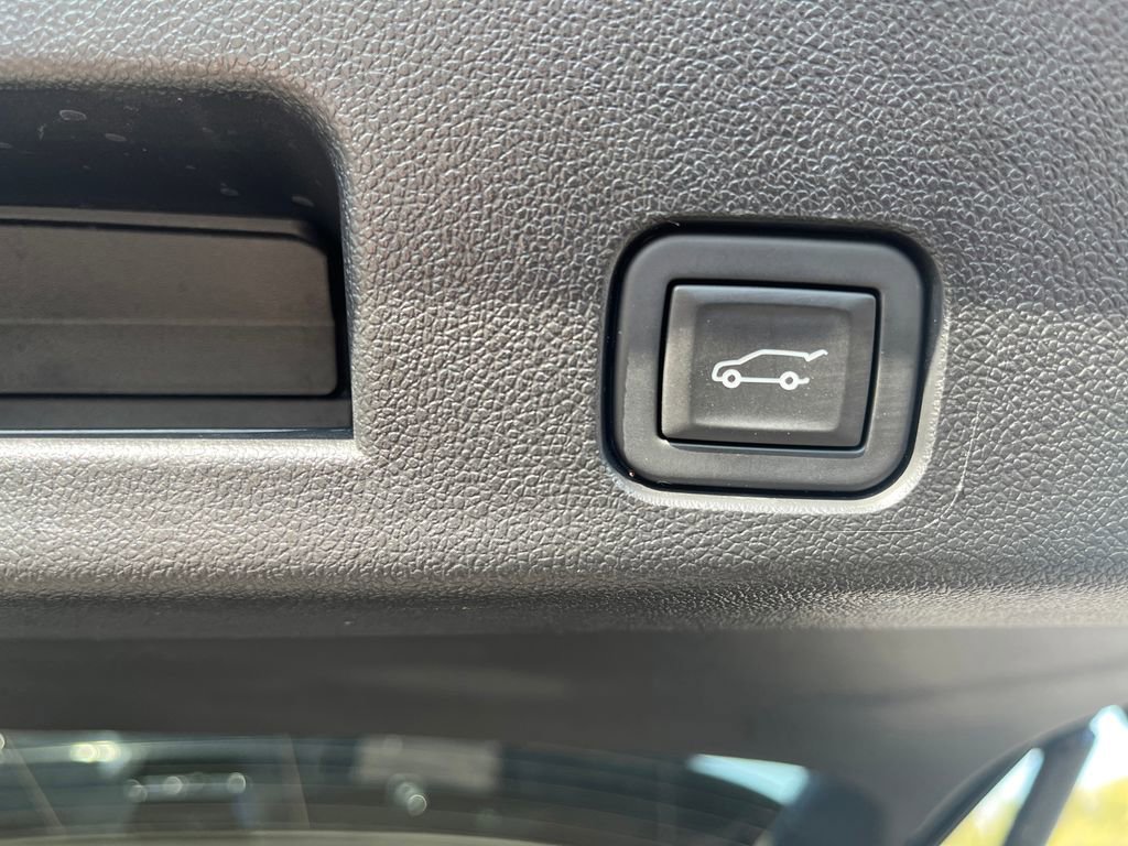 Used 2025 Chevrolet Traverse RS AWD/4WD image 38