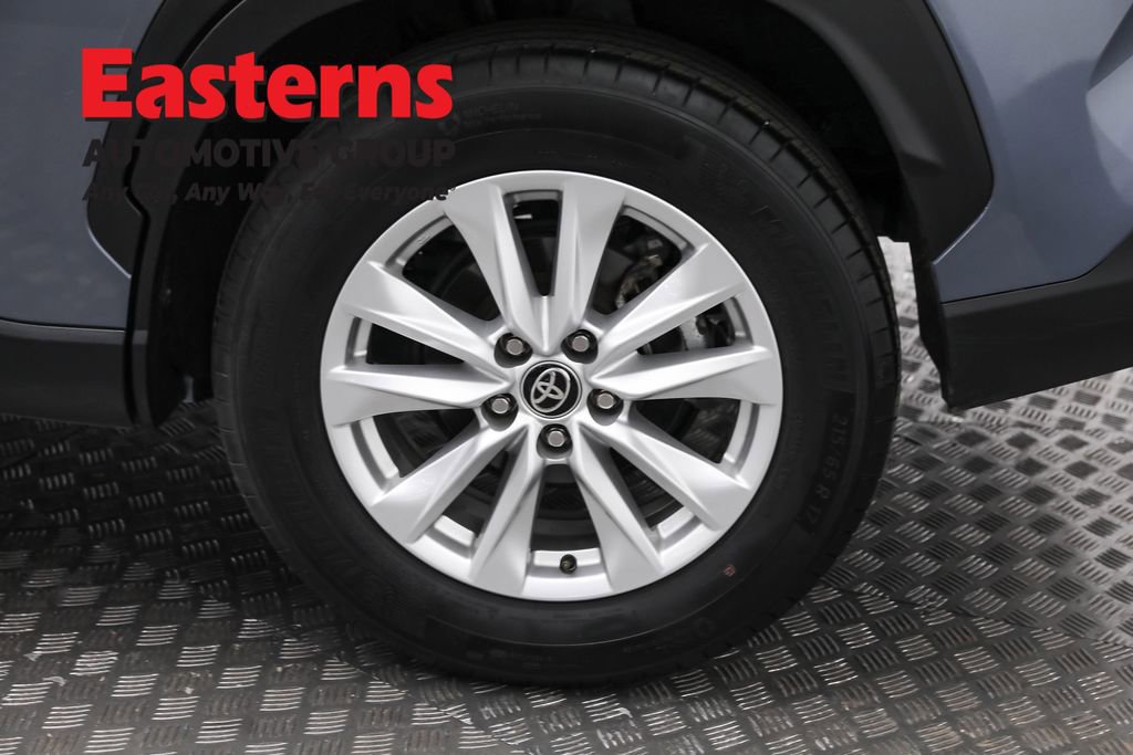 Used 2024 Toyota Corolla Cross LE image 32