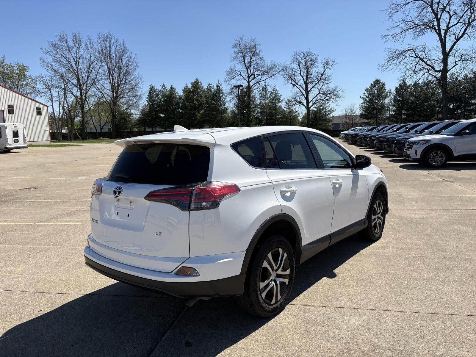 Used 2018 Toyota RAV4 LE w/ All Weather Liner Package FWD image 22