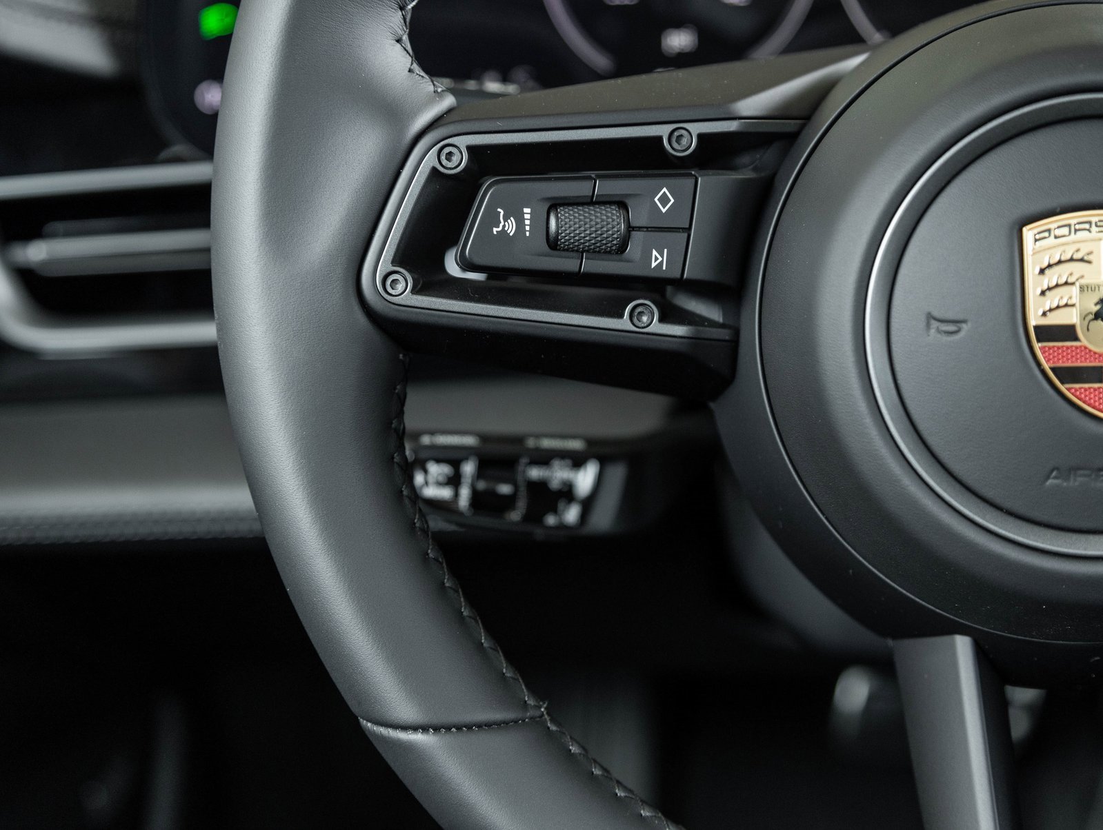 Used 2025 Porsche Taycan image 15