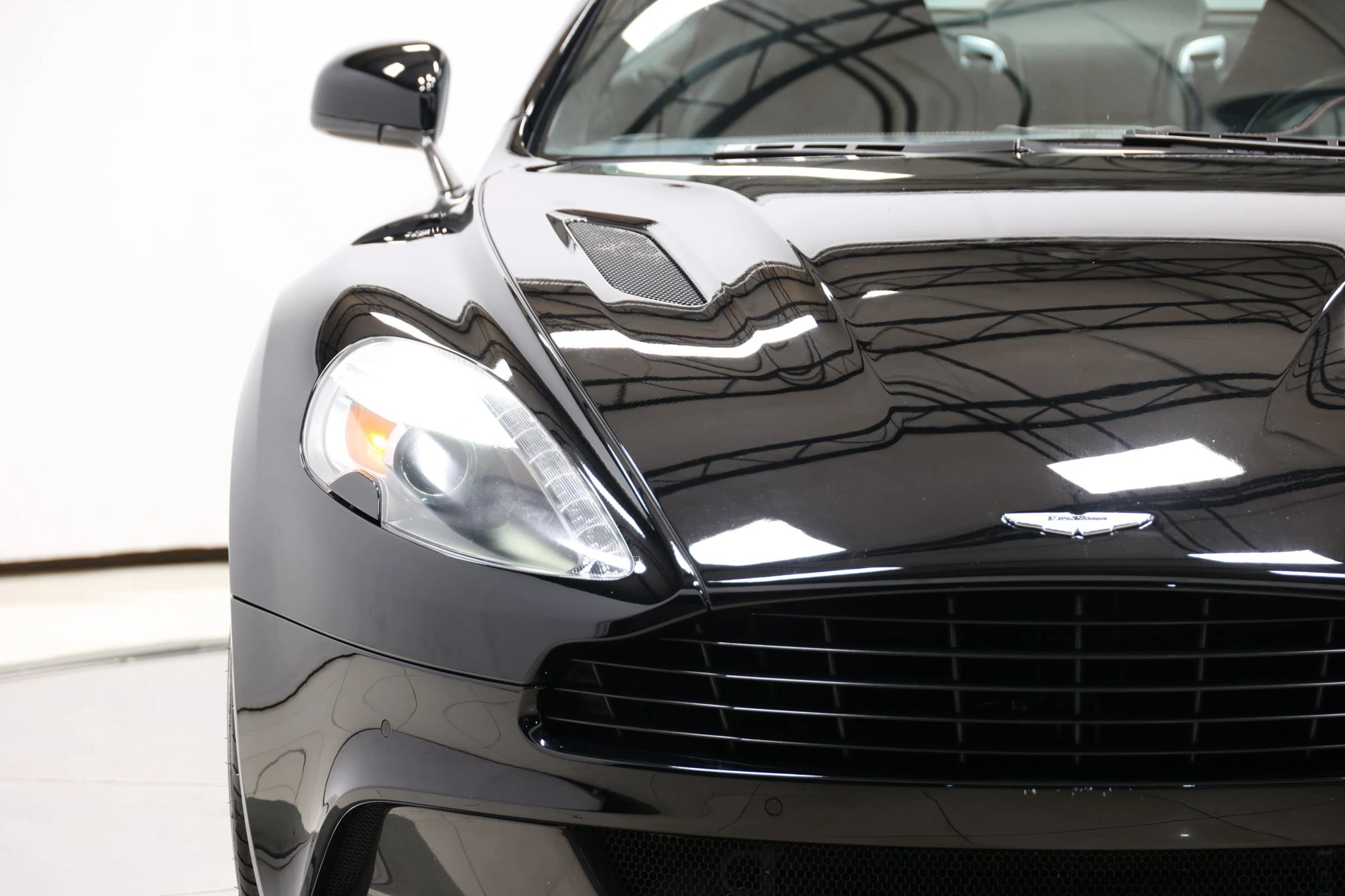 Used 2014 Aston Martin Vanquish Coupe RWD image 90