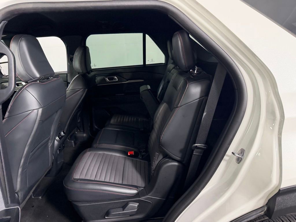 Used 2025 Ford Explorer ST-Line w/ ST-Line Street Pack image 26