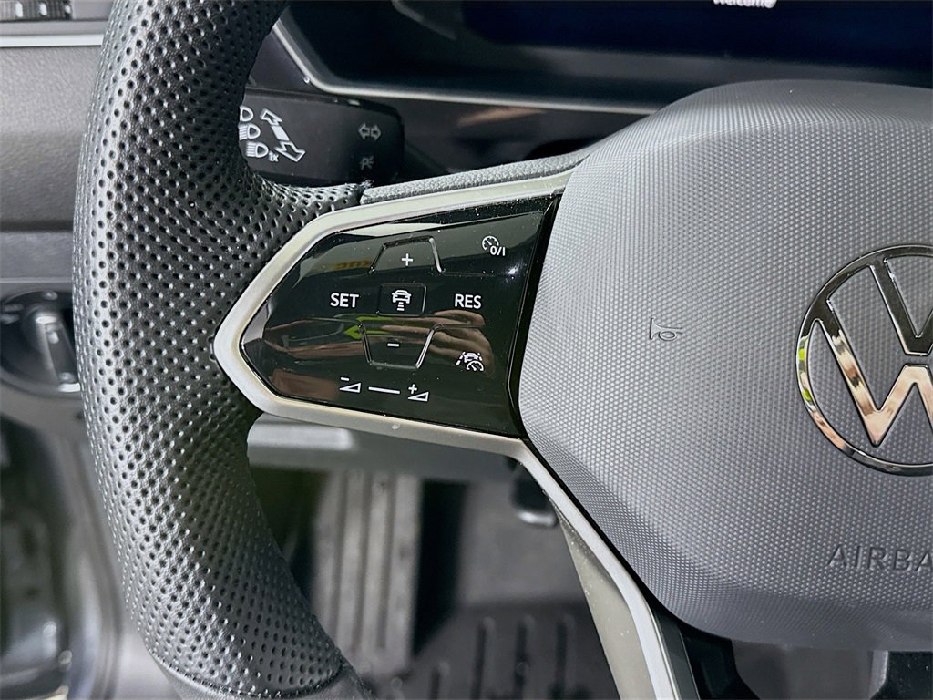 Used 2024 Volkswagen Tiguan SEL R-Line image 23