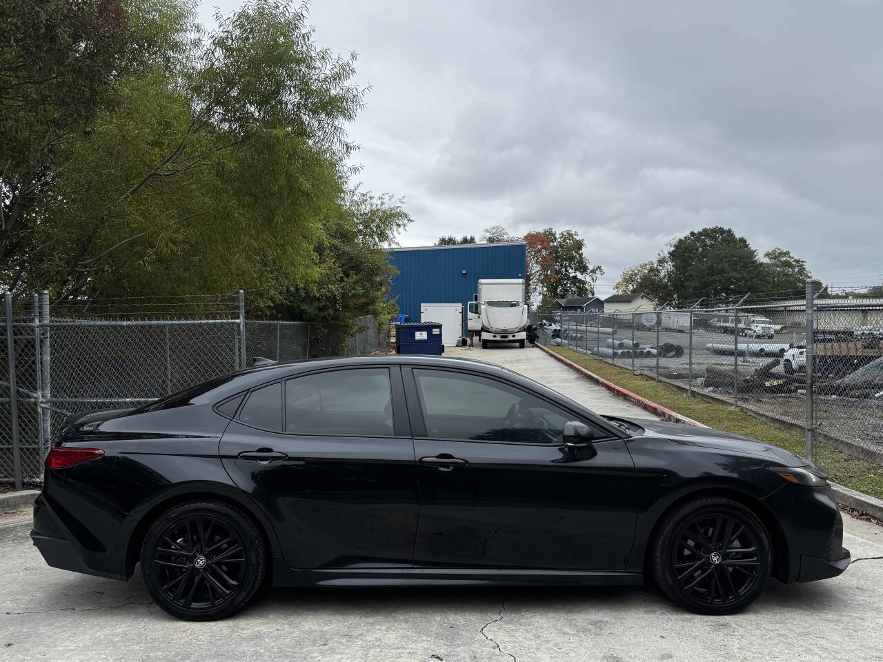 Used 2025 Toyota Camry SE image 4