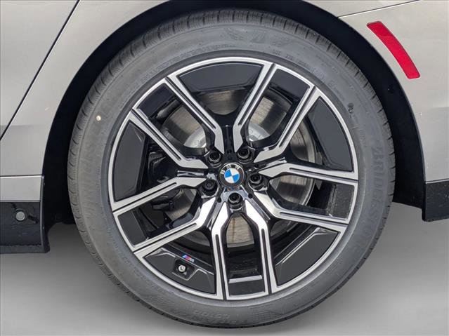 New 2026 BMW 750e xDrive w/ Executive Package image 10