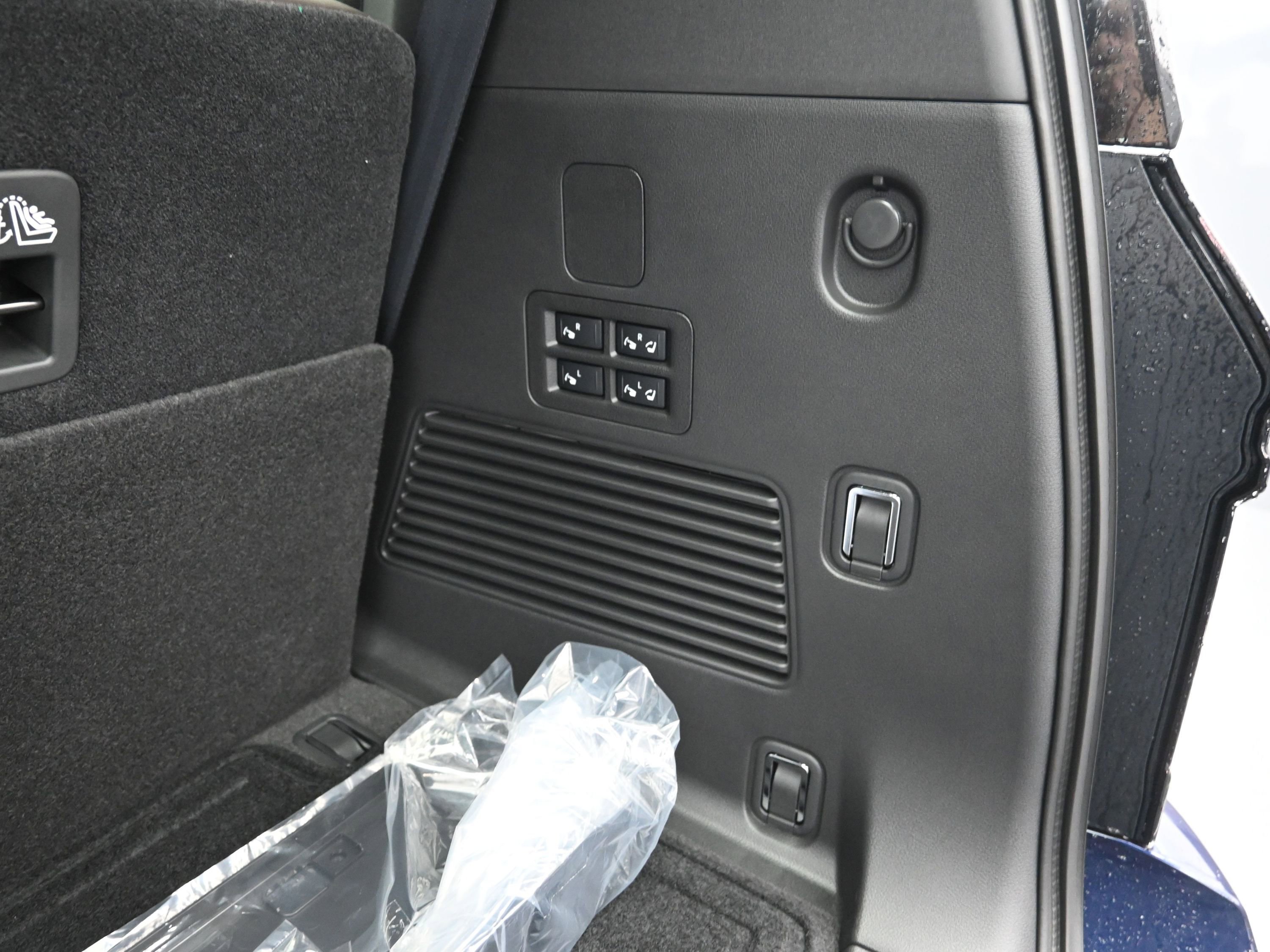 New 2025 Nissan Armada SL image 22