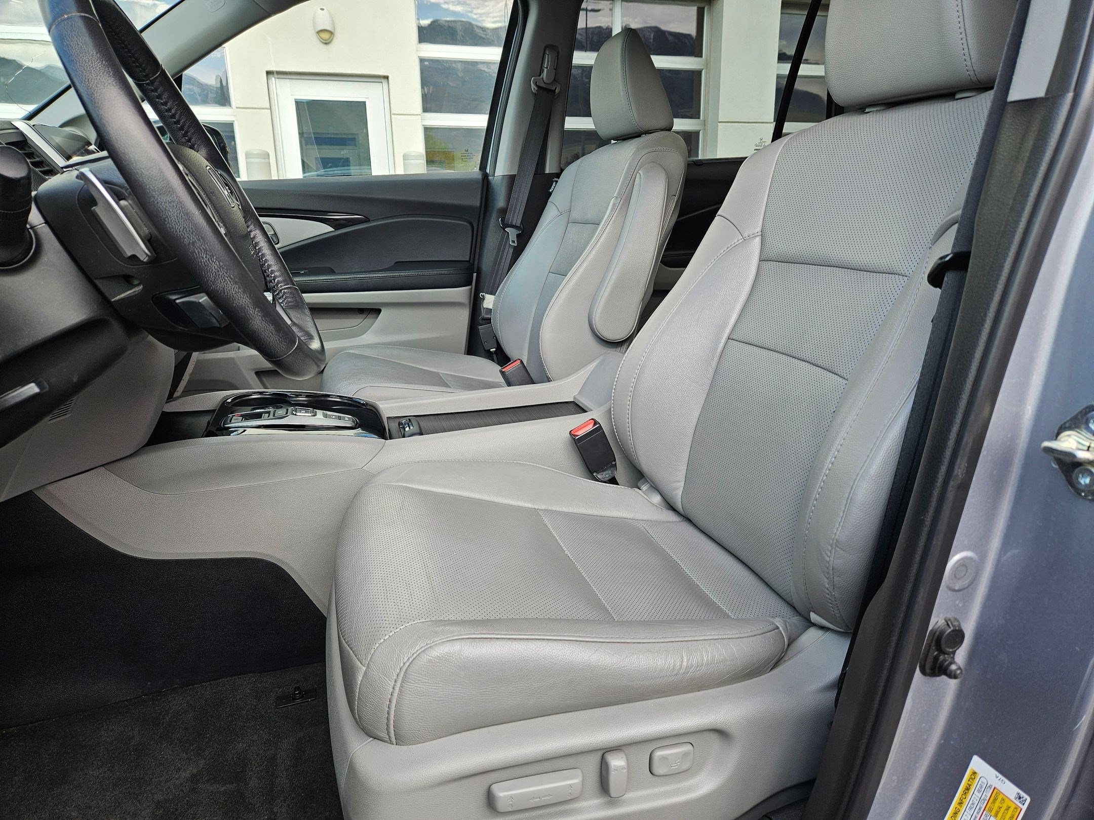 Used 2018 Honda Pilot Elite image 17