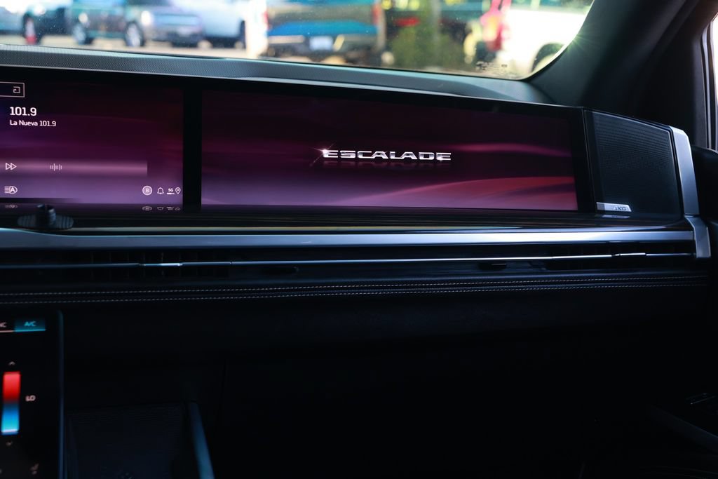 Used 2025 Cadillac Escalade ESV Premium Luxury AWD/4WD image 32
