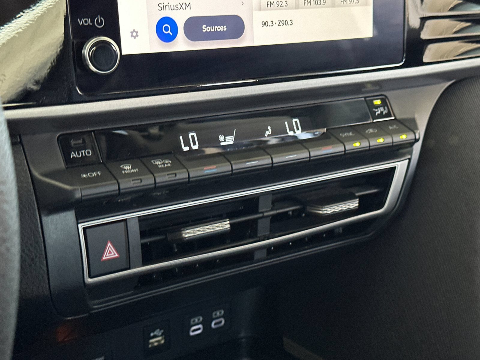 Used 2025 Toyota Camry LE FWD image 17