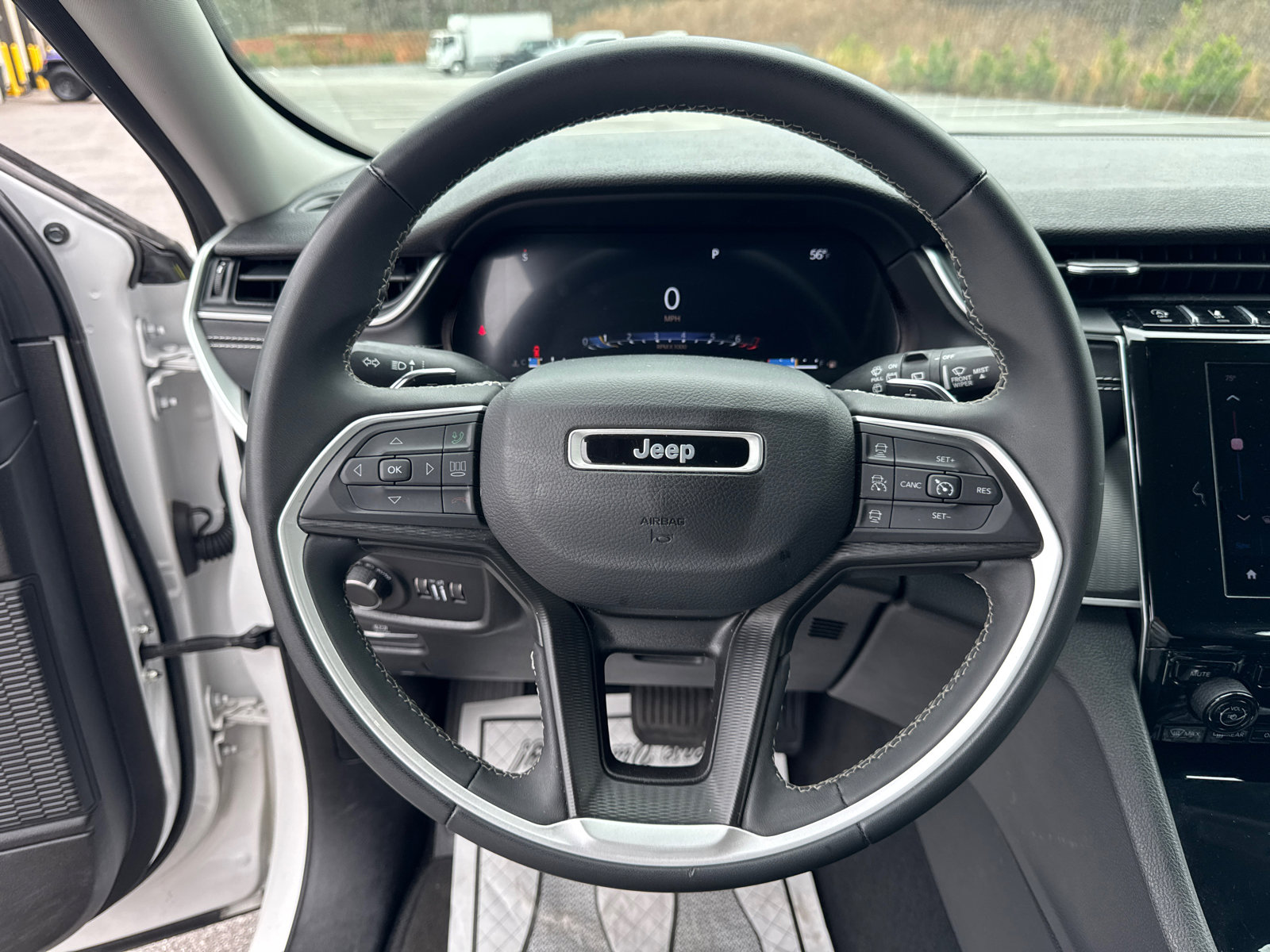 Used 2024 Jeep Grand Cherokee Laredo image 22