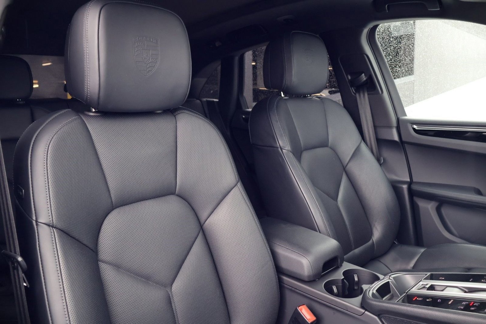 Certified 2025 Porsche Macan image 24