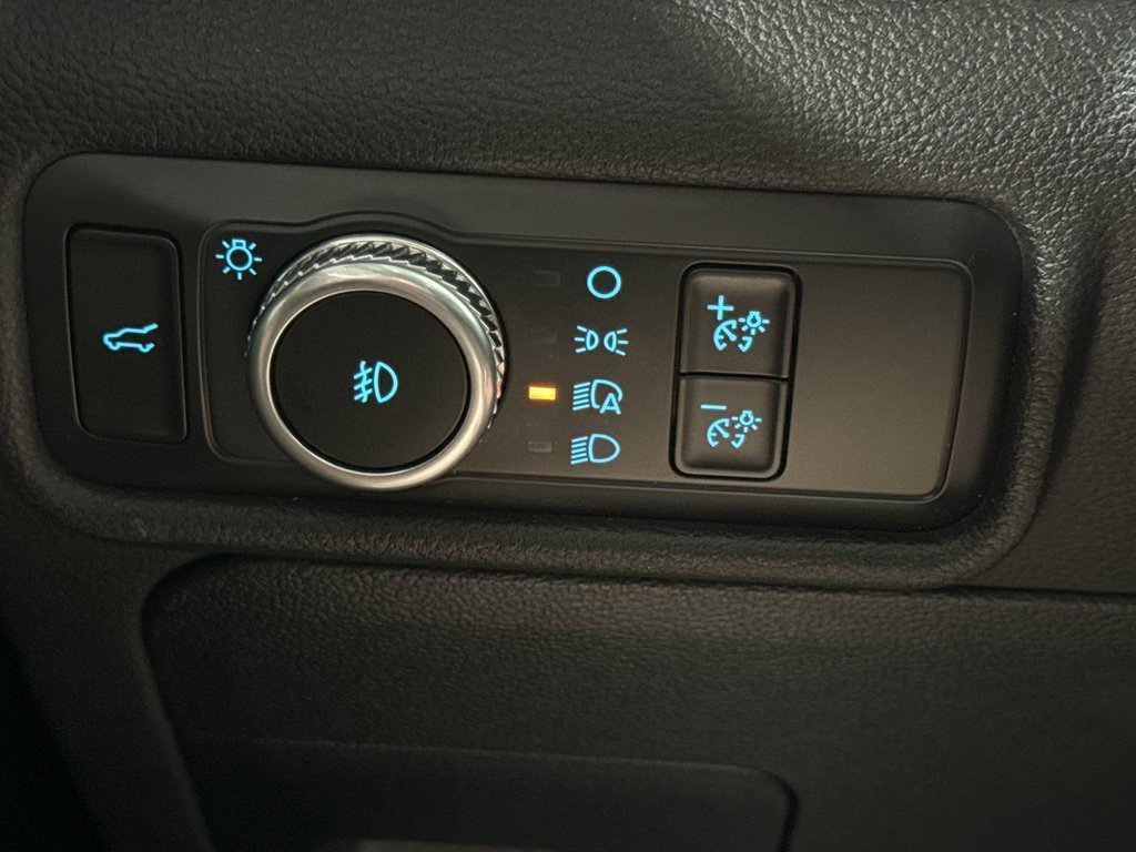 Used 2021 Ford Explorer XLT image 38