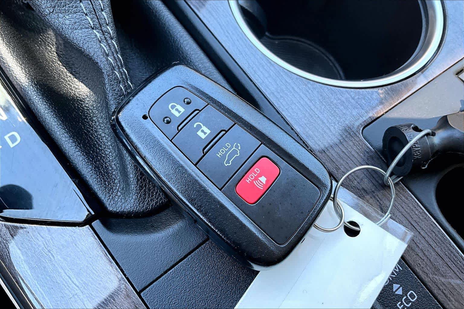 Used 2023 Toyota Highlander Limited FWD image 15