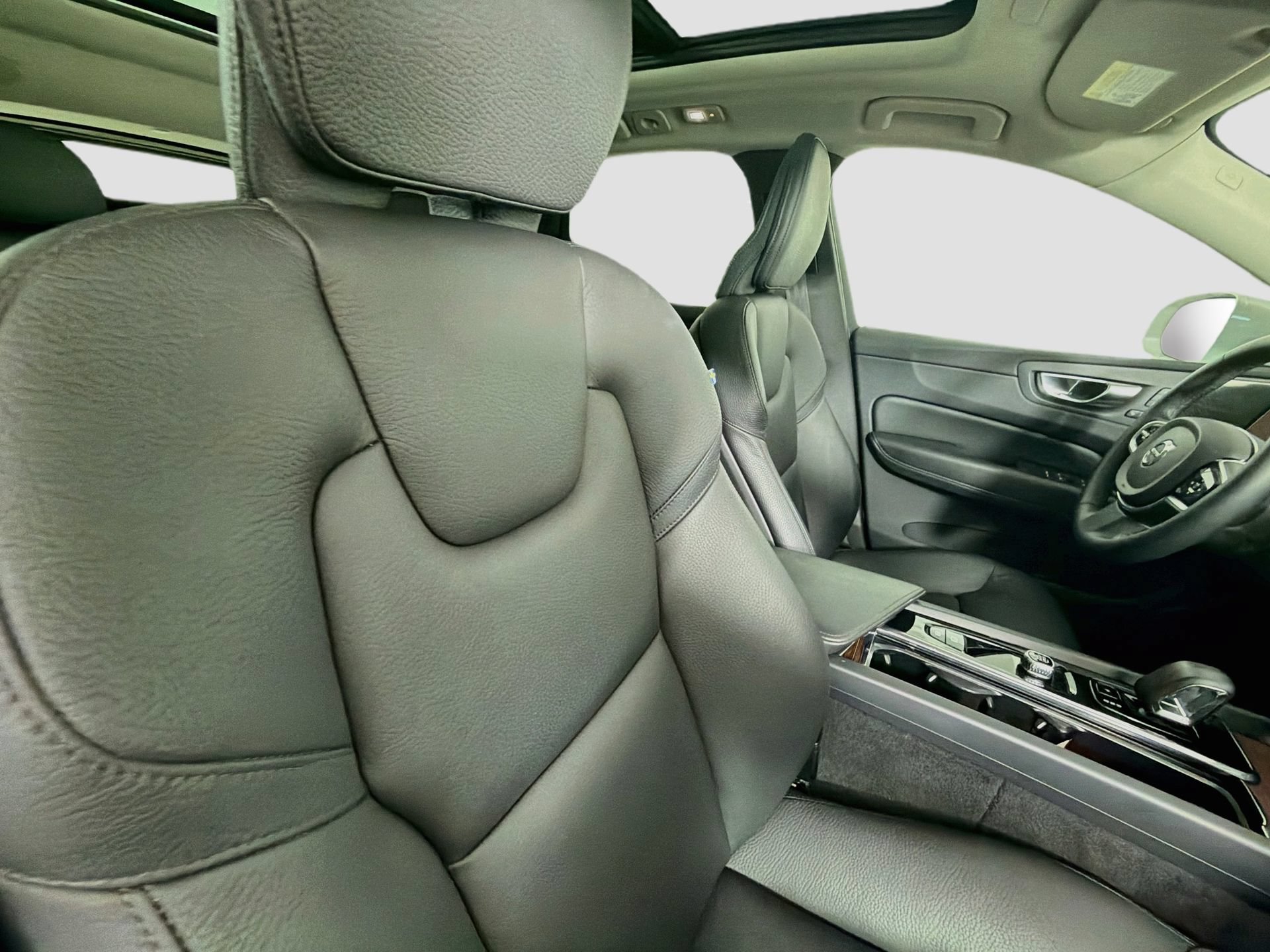 Certified 2023 Volvo XC60 B5 Plus w/ Protection Package Premier FWD image 29