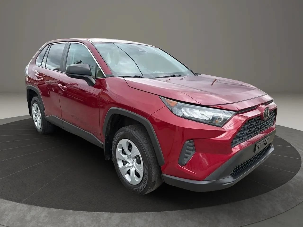 Used 2022 Toyota RAV4 LE AWD/4WD image 3