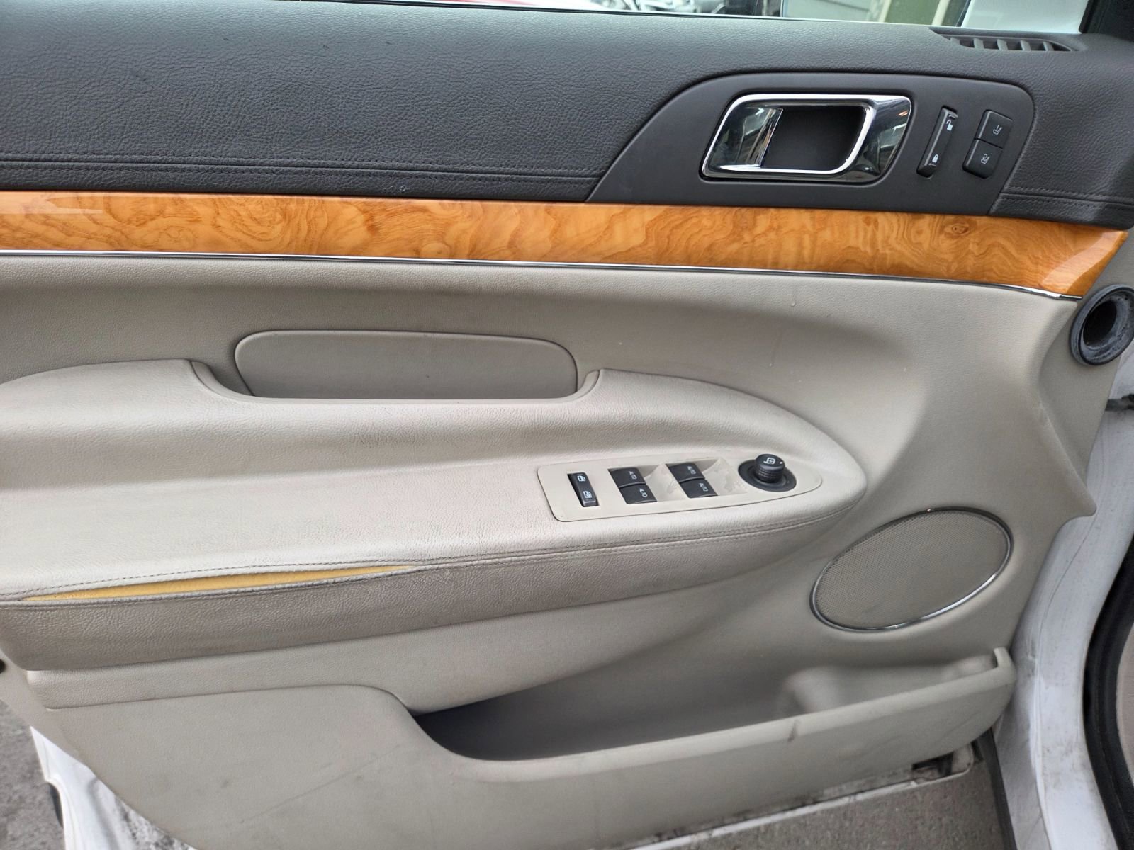 Used 2012 Lincoln MKT AWD image 8