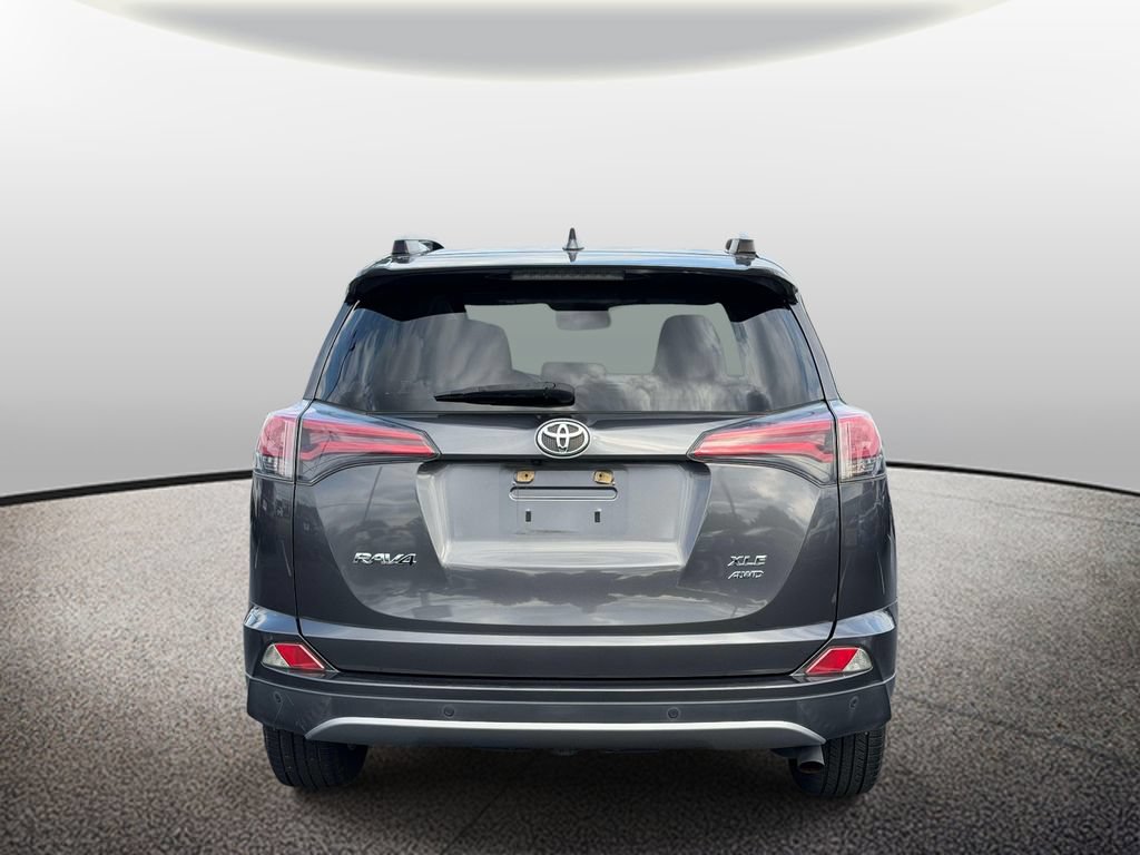 Used 2018 Toyota RAV4 XLE AWD/4WD image 4