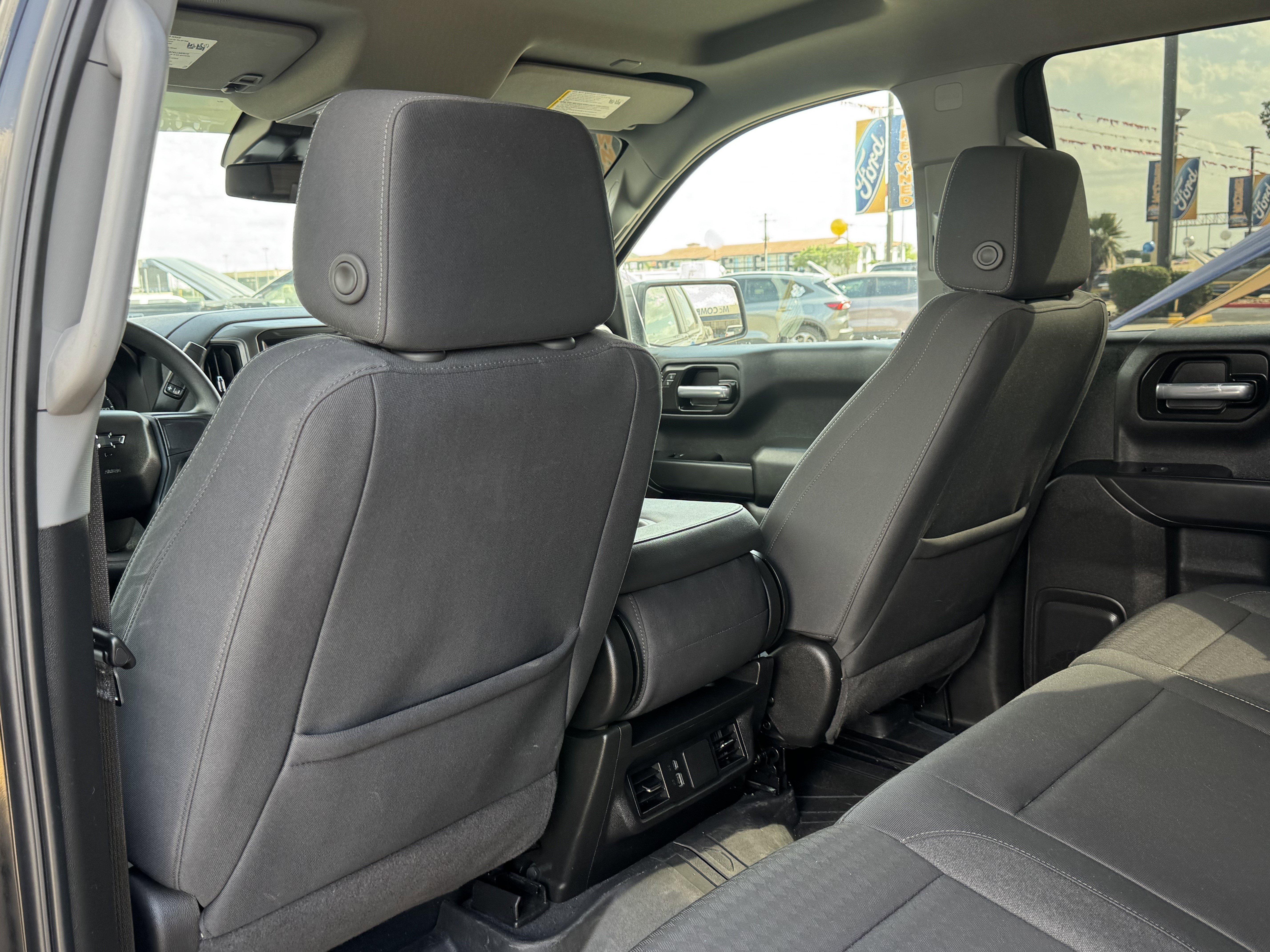 Used 2025 Chevrolet Silverado 1500 Custom Trail Boss w/ LPO, Dark Essentials Package image 17