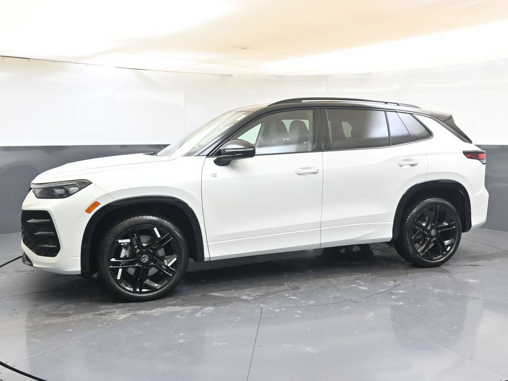 Used 2026 Volkswagen Tiguan SE R-Line AWD/4WD image 2