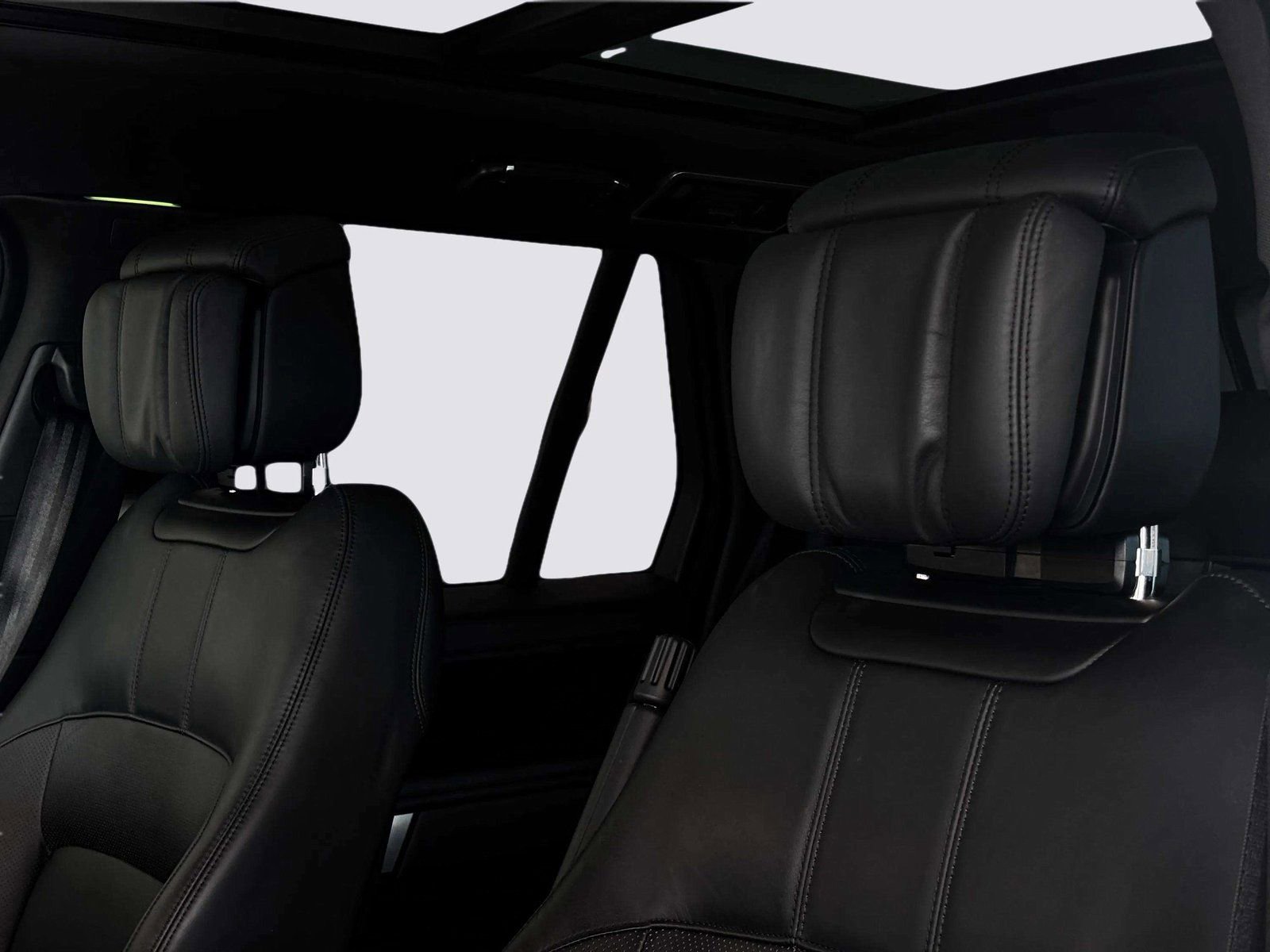 Used 2022 Land Rover Range Rover P525 Westminster Edition image 14