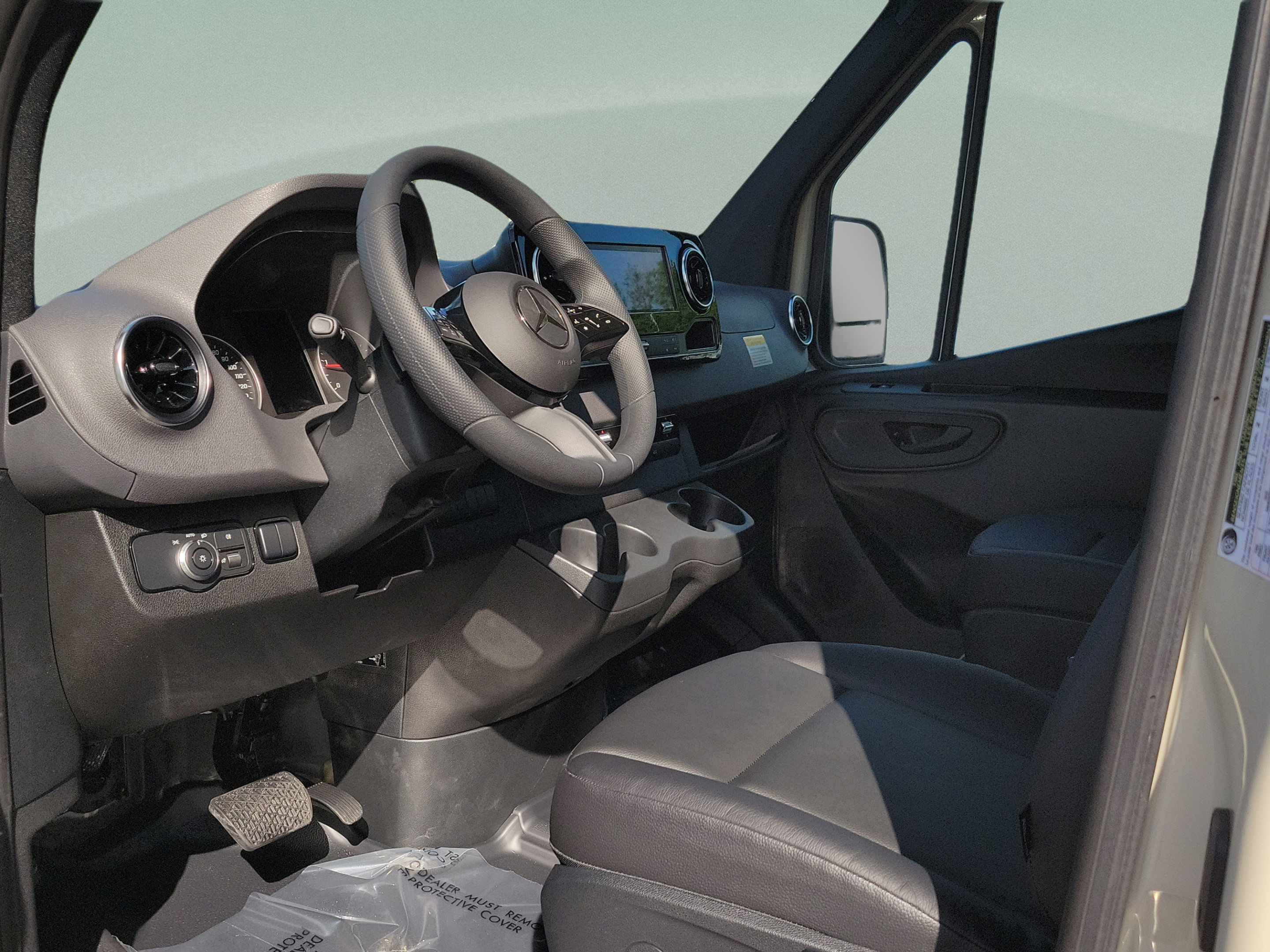 Used 2025 Mercedes-Benz Sprinter 2500 image 14