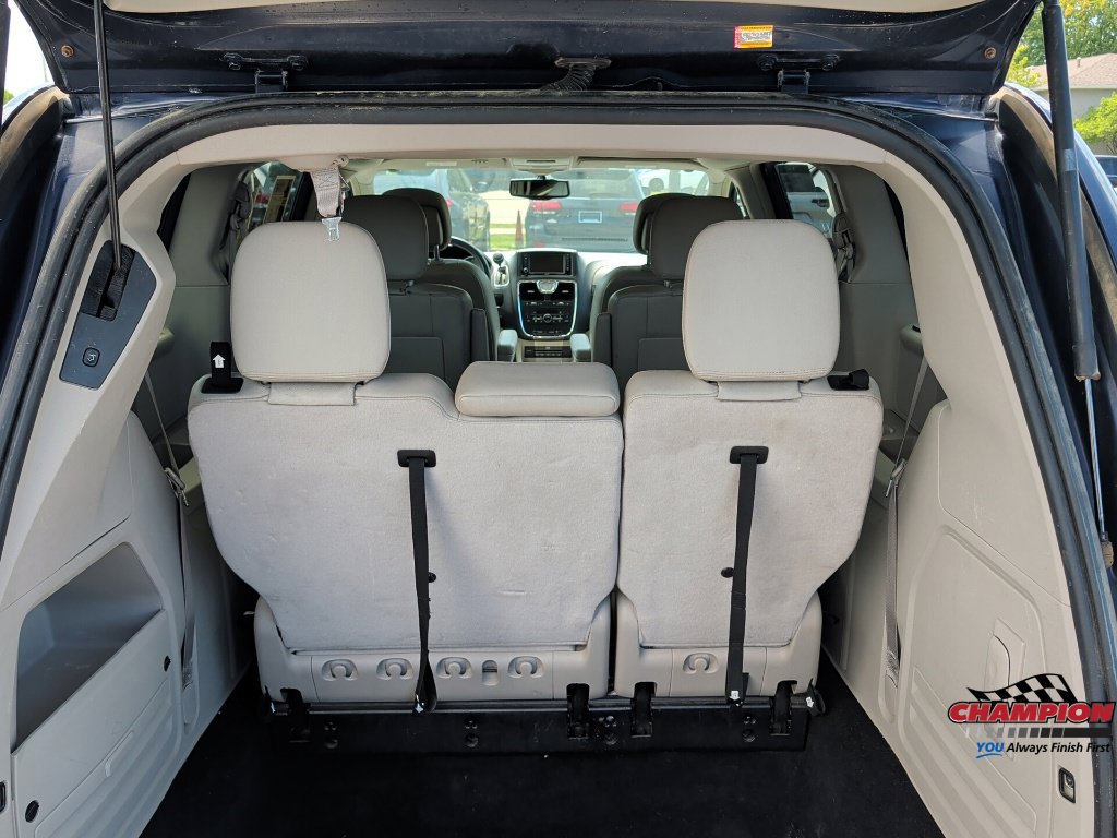 Used 2014 Chrysler Town & Country Touring-L w/ Driver Convenience Group FWD image 31