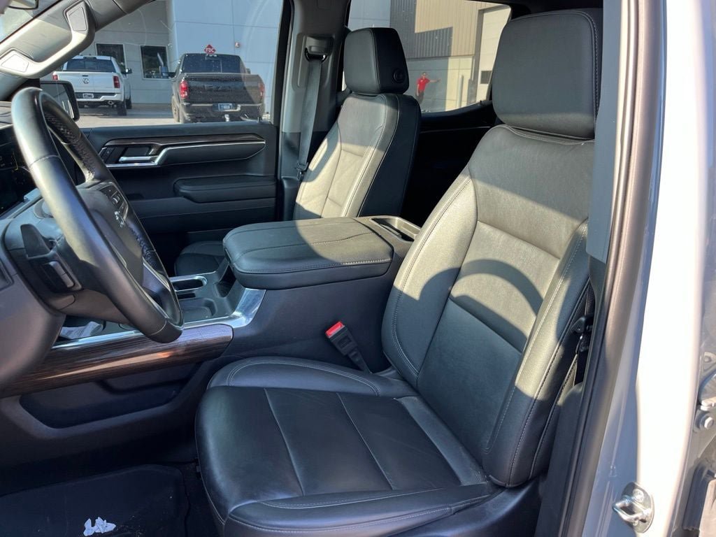 Used 2024 Chevrolet Silverado 1500 LT Trail Boss w/ Convenience Package II AWD/4WD image 9