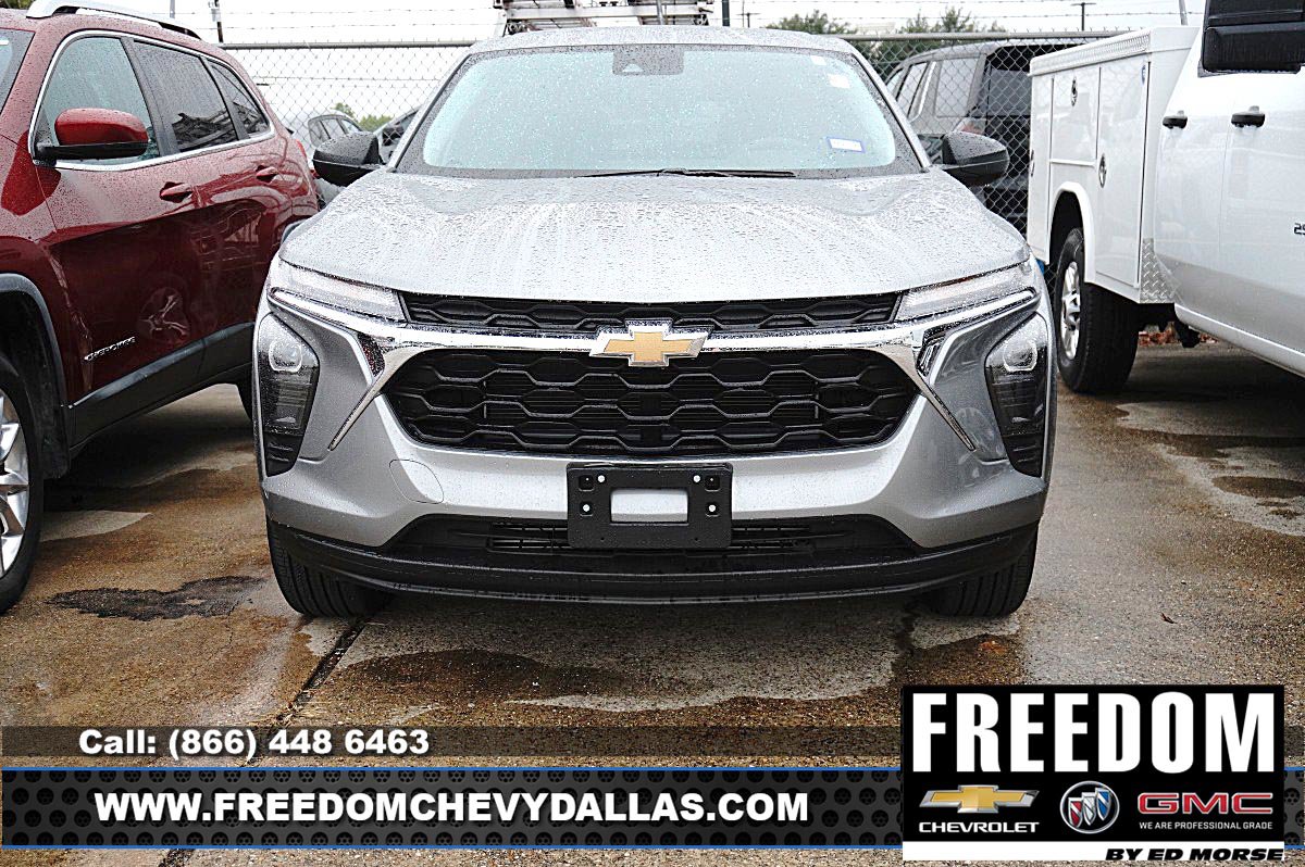 Certified 2026 Chevrolet Trax LS FWD image 2