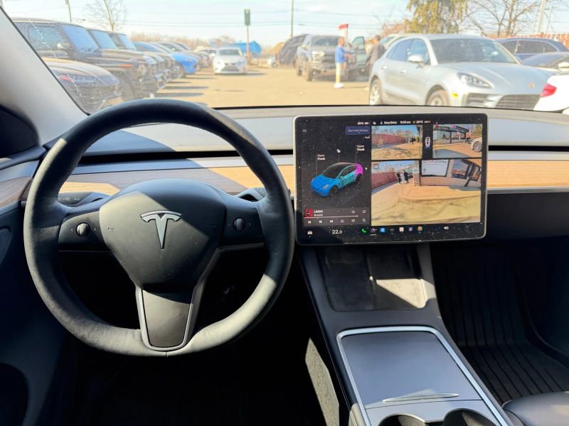 Used 2024 Tesla Model Y Long Range image 18