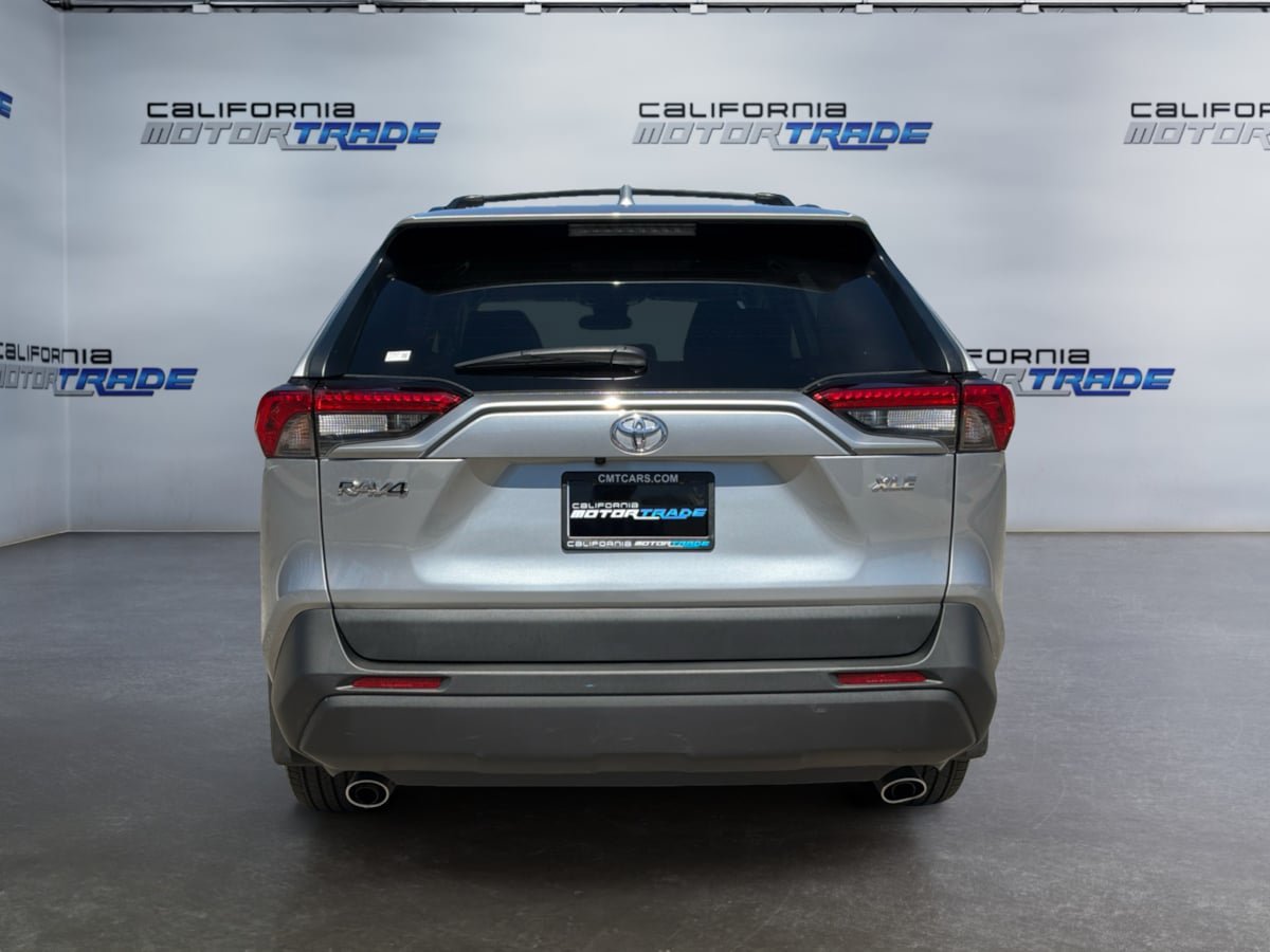 Used 2024 Toyota RAV4 XLE Premium FWD image 6